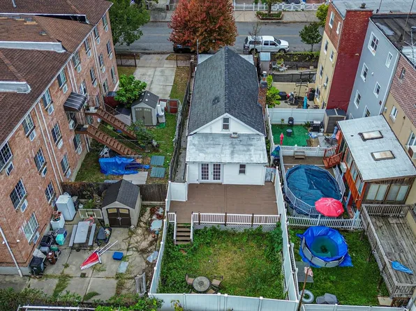 2738 Miles Avenue image 23 of 28