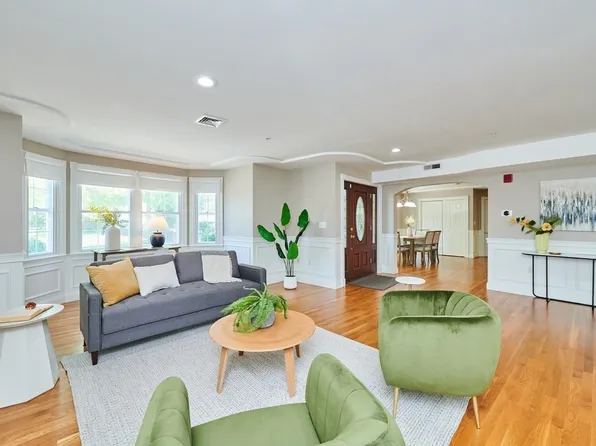 1328 Broadway #1, Somerville, MA 02144