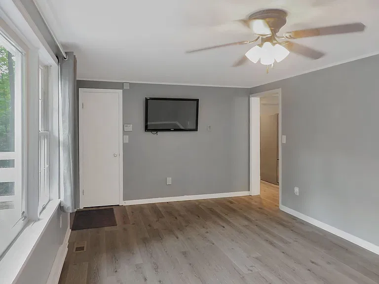 4225 Robinson Rd — Photo 11