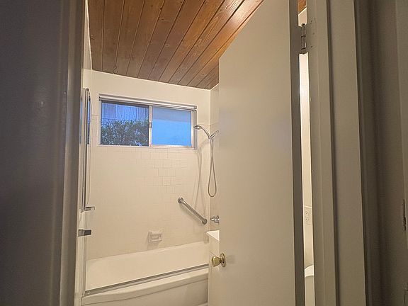 4th image of 50 Auburn Ave #B