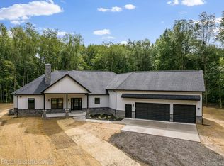 2231 Parmalee Ln, Brighton, MI 48114