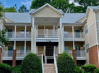 611 Glenolden Ct, Cary, NC 27513