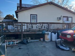82 Amelia St, Paw Paw, WV 25434