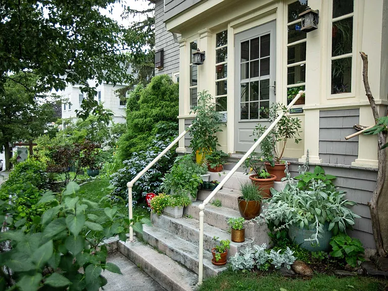 75 Capen St #2 — Photo 12