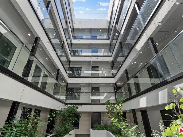321 S Oxford Ave #205, Los Angeles, CA 90010
