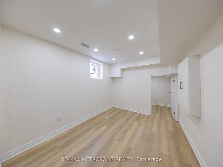 23 Gordon Cowling St #BASEMENT — Photo 11