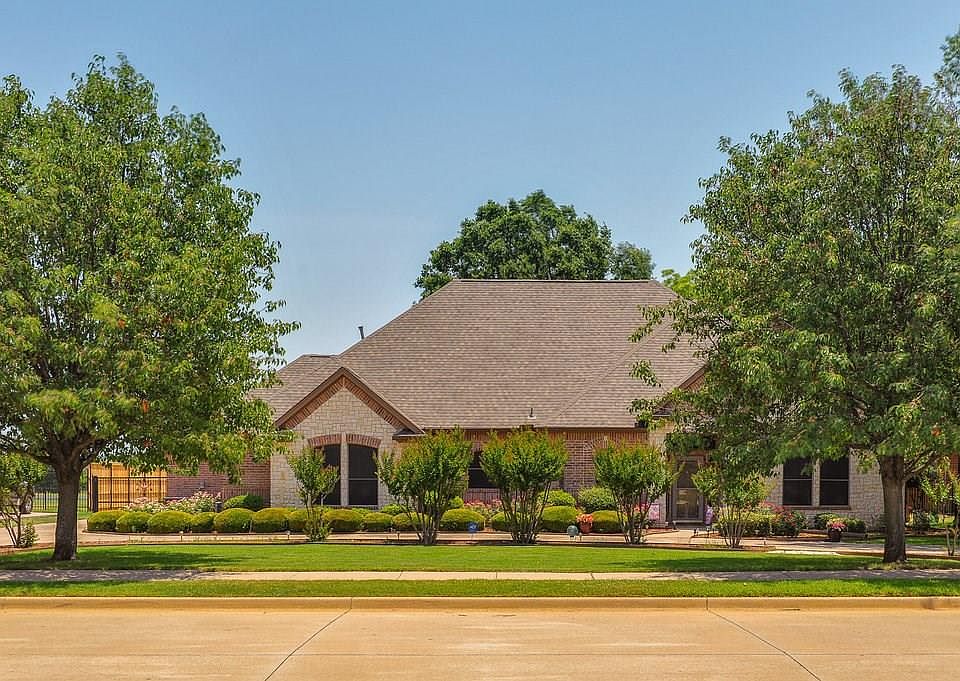 1st image of 804 Shady Bend Dr