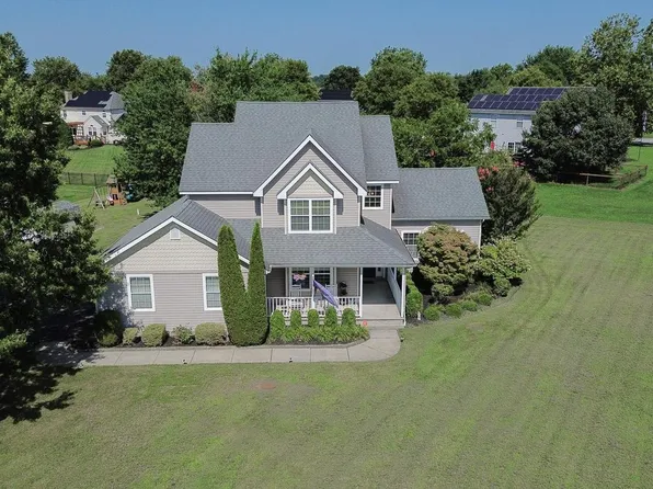 39 Two Penny Run E, Pilesgrove, NJ 08098