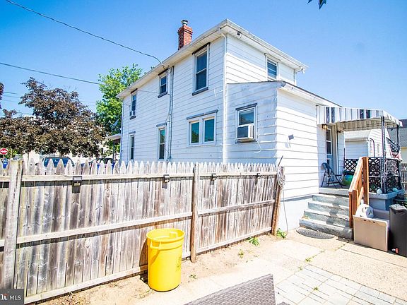 4th image of 100 Grant St