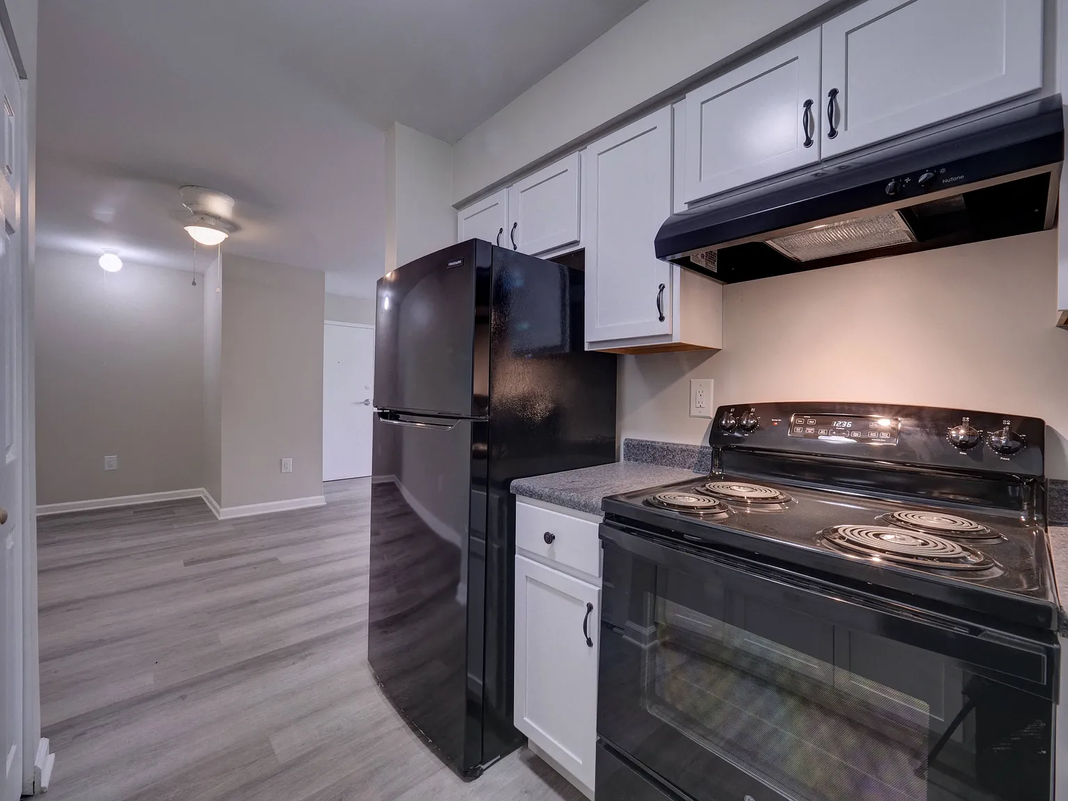 Highland Club Apartments — Photo 3