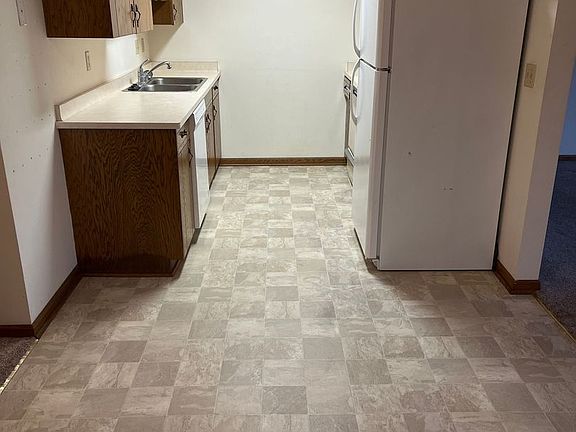 5th image of 16 W Klubertanz Dr #7
