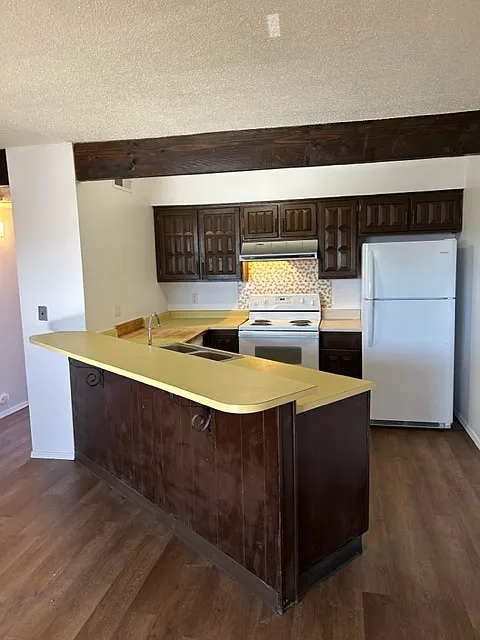 Huge Nob Hill 1 Bedroom w/ Garage, Storage, Ref. Air, & Updates