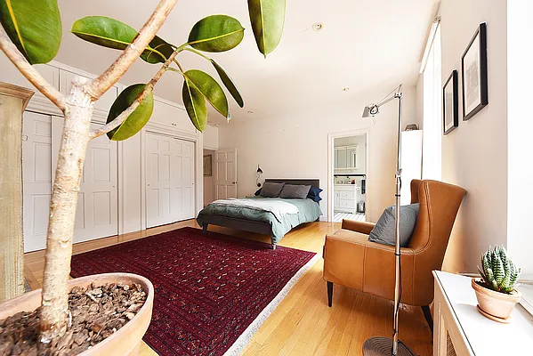 Rented by Buchbinder & Warren | media 16