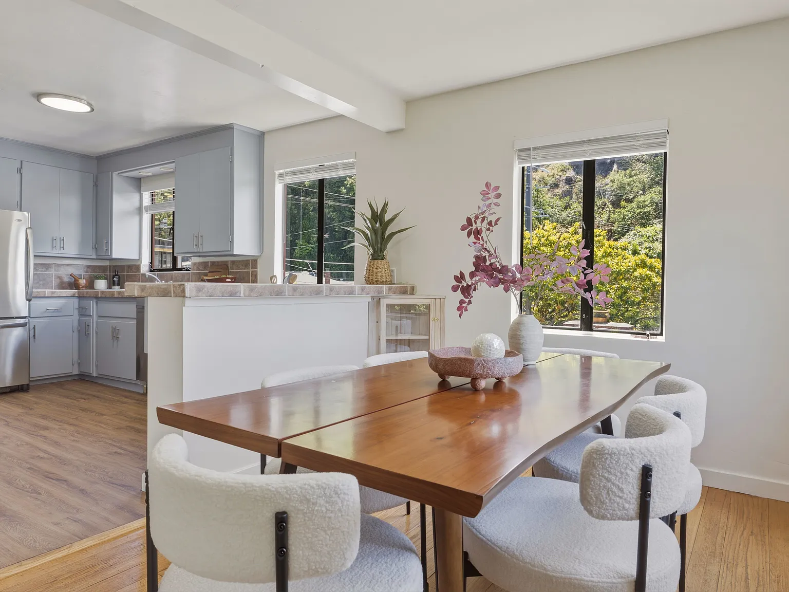 Spacious Berkeley Hills Retreat with Bay Views Just 5 Minutes from UC Berkeley — Photo 3