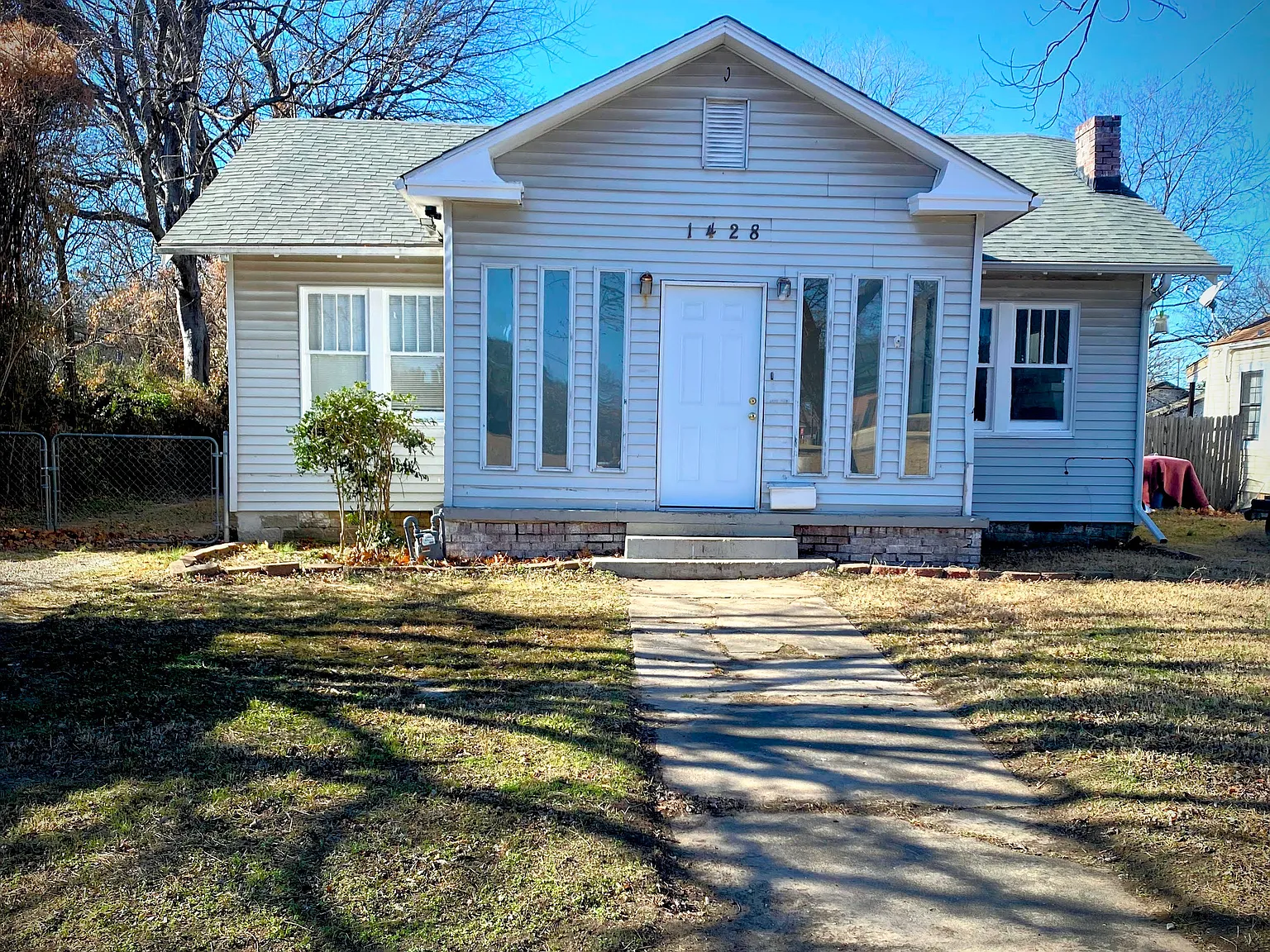 3 bed, 952 sqft, $1,300 — Photo 1