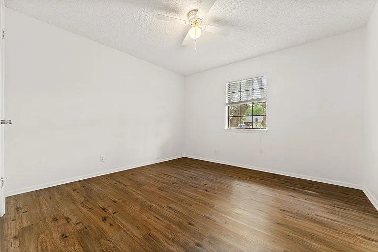 1376 Poppy Ln — Photo 19