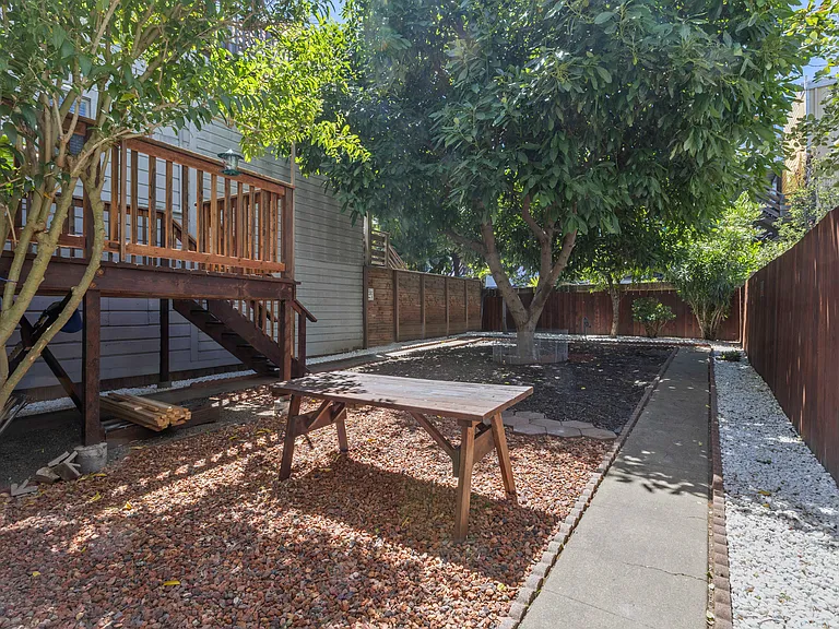 1166 S Van Ness Ave #5 — Photo 27
