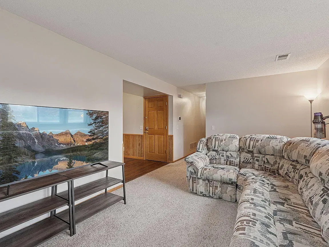2 bed, 1000 sqft, $1,475 — Photo 3
