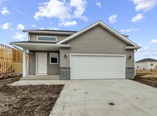 3755 19th St S, Moorhead, MN 56560