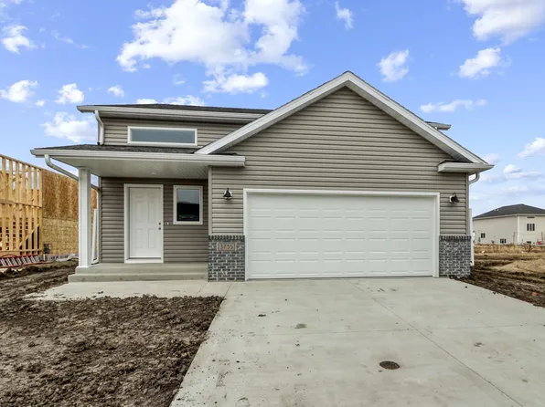3755 19th St S, Moorhead, MN 56560