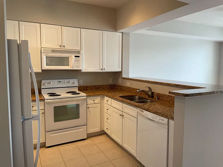 1315 East Blvd #512 — Photo 3