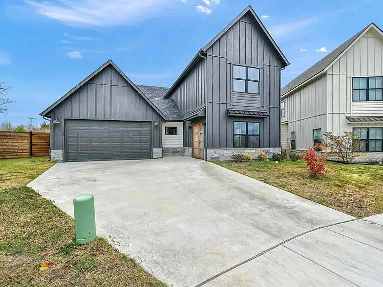 521 Saucer Dr — Photo 2