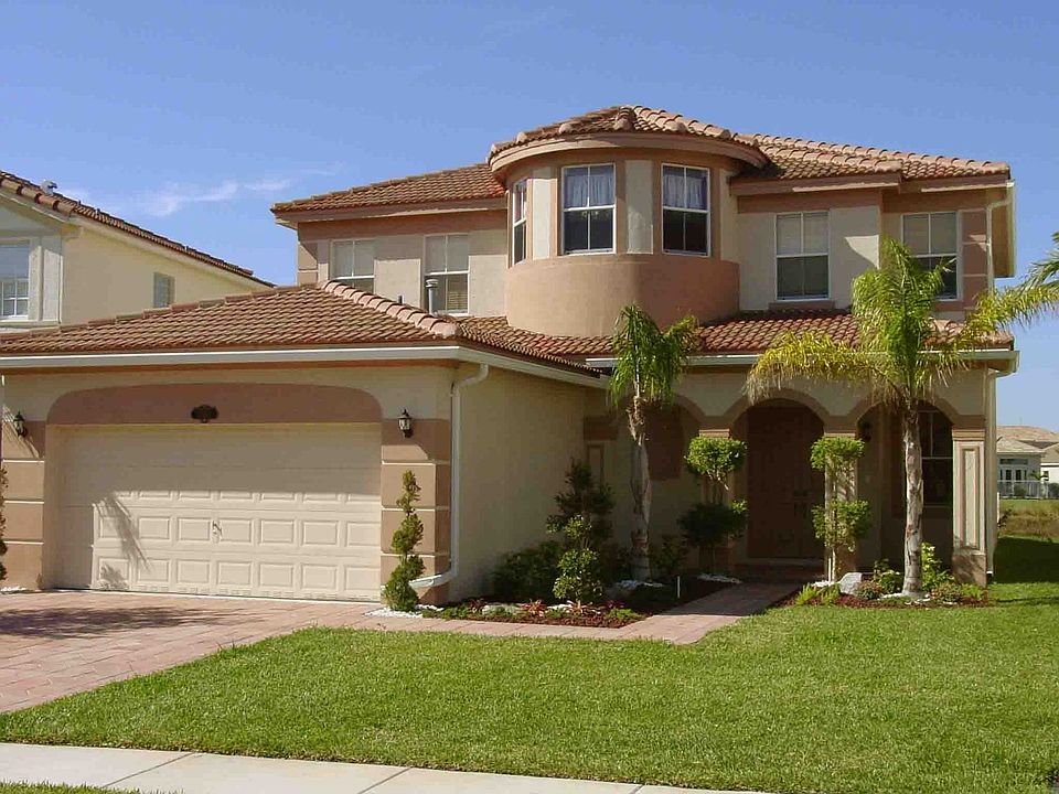 5 Bedroom 3 Bath home overlooking Preserve