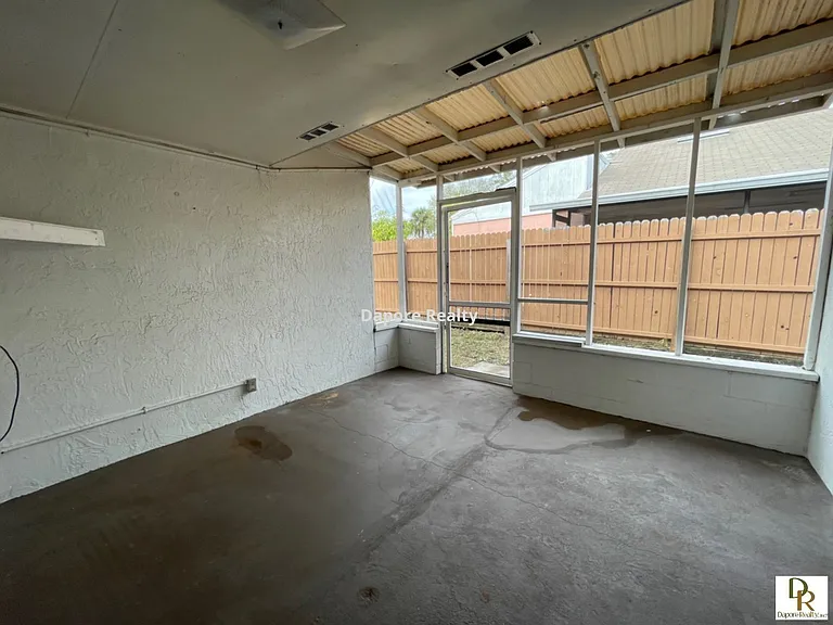 302 S Moss Rd — Photo 14