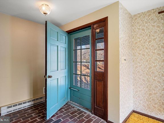 4th image of 179 River Park Ln