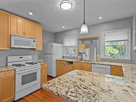 5th image of 217 Bay View Ave #221