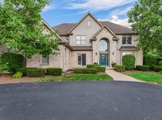 38W042 Mallard Lake Rd, Saint Charles, IL 60175