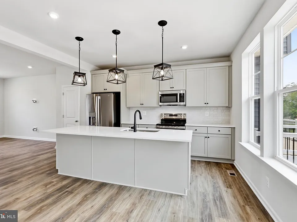 241 Monteith Dr