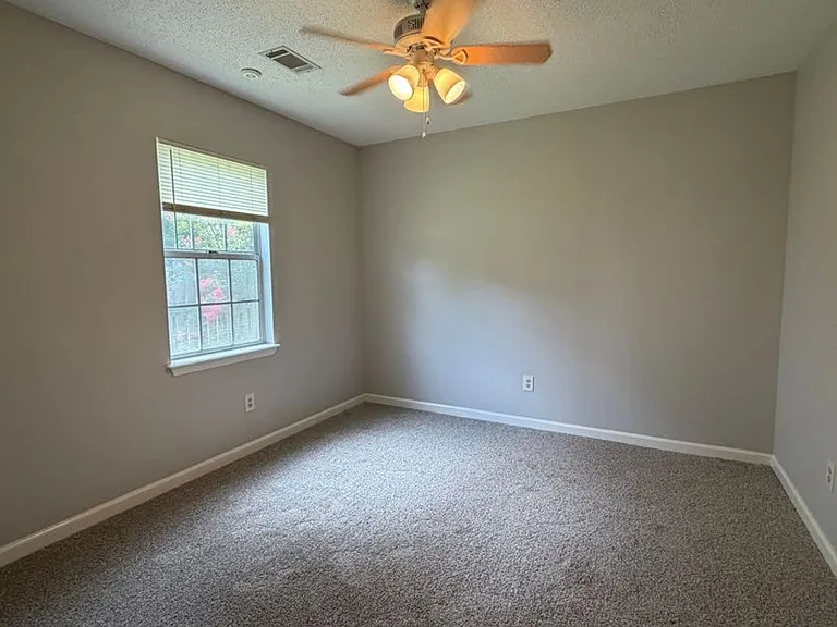 199 Amelia Dr W — Photo 16