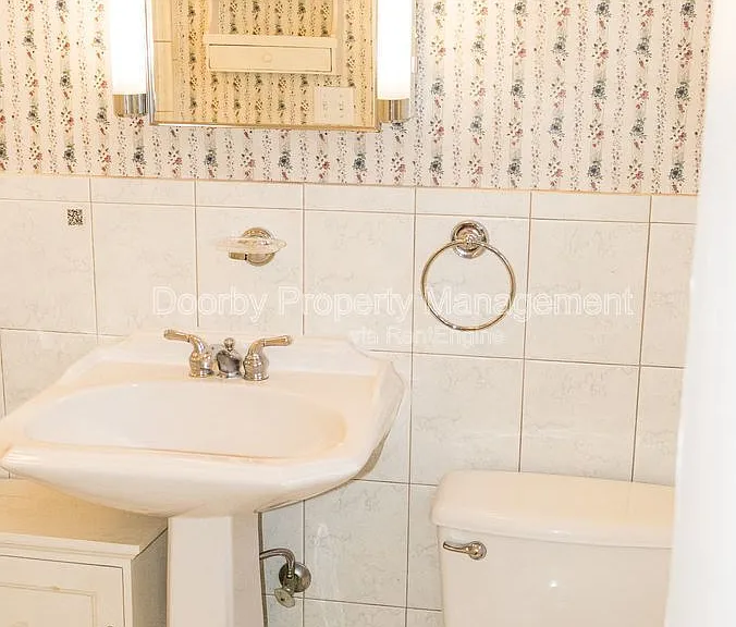1711 Ashton St — Photo 18