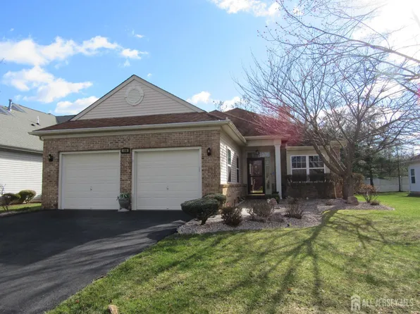 114 Orleans Rd, Monroe Township, NJ 08831