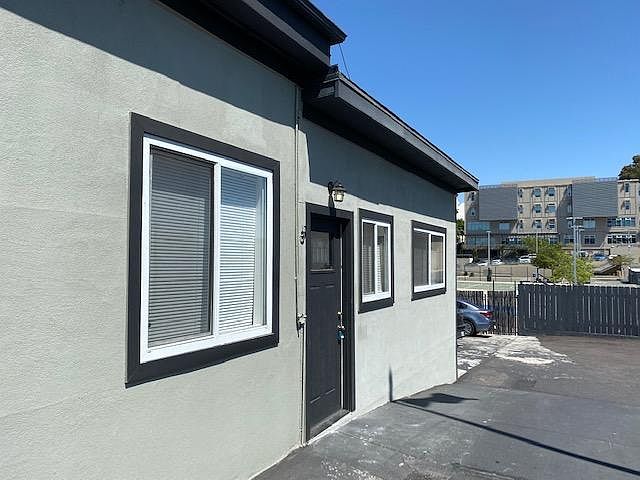 1st image of 3-425 25th St #3