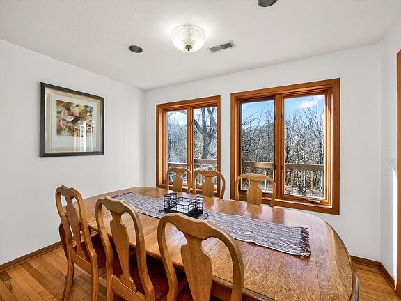 5th image of 15101 Fairfax St