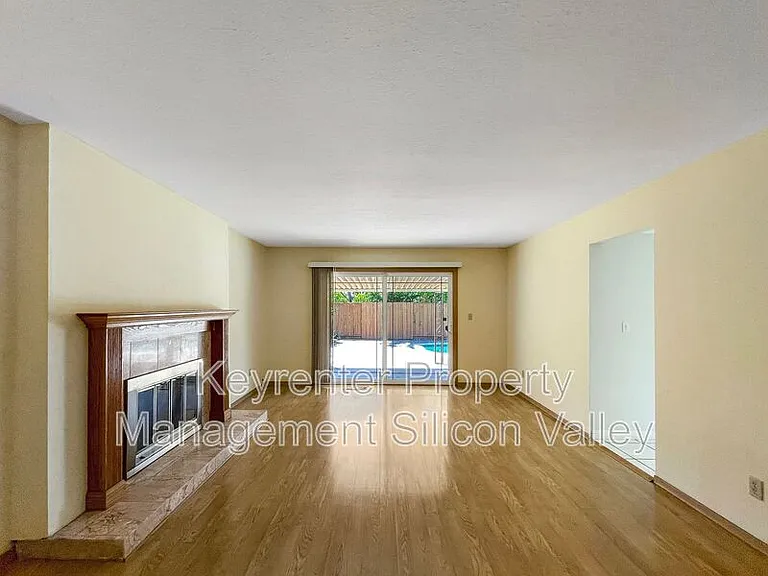 1293 Knollview Dr — Photo 7