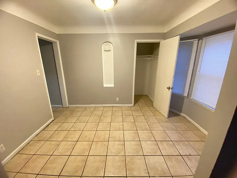 19367 Plainview Ave — Photo 5