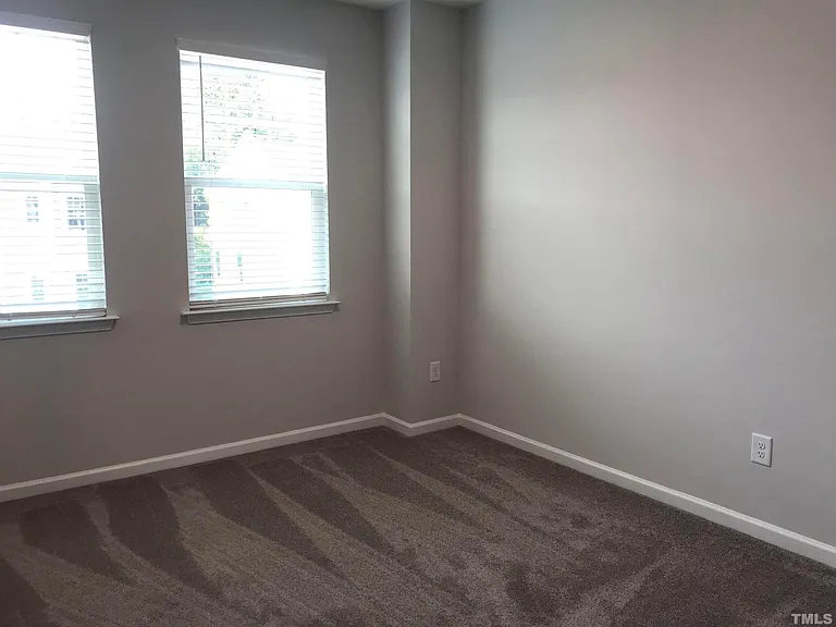 1042 Commack Dr — Photo 12