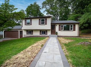 179 Anns Farm Rd, Hamden, CT 06518