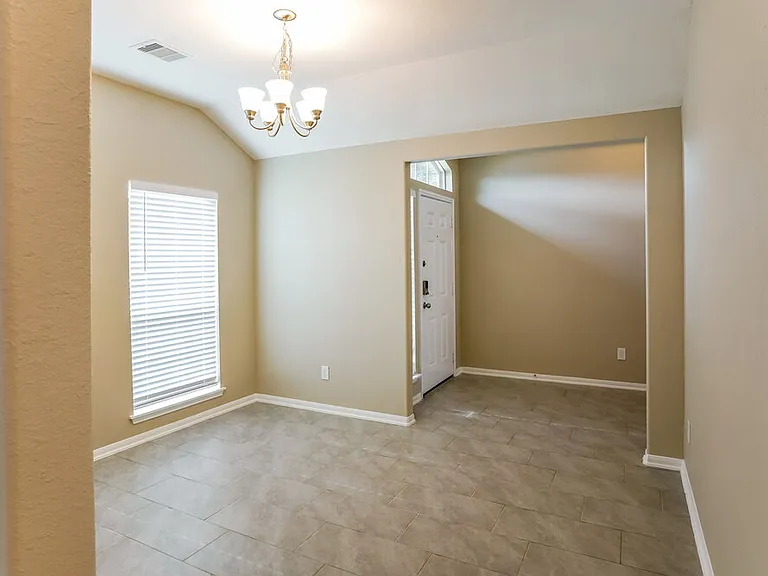 1902 Walnut Green Cir — Photo 5