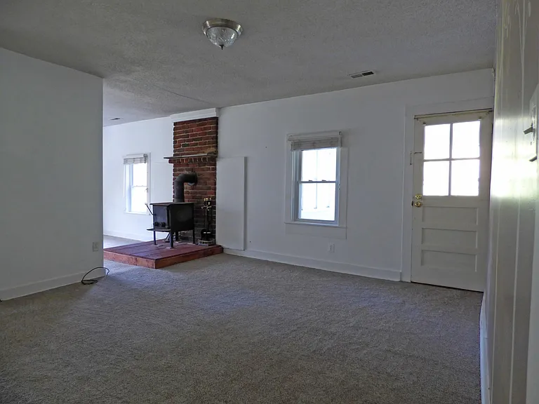 4555 Green Creek Rd — Photo 5
