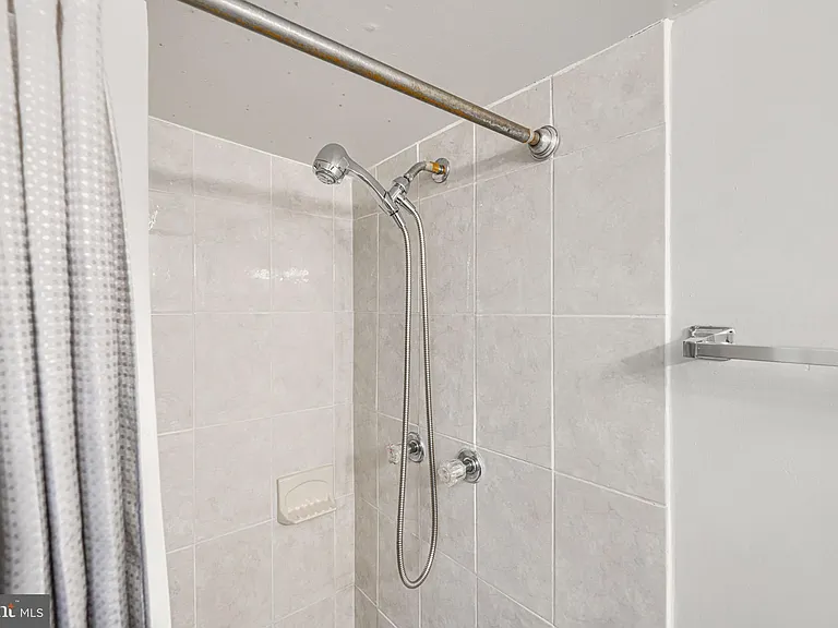 1138 W Lombard St — Photo 20