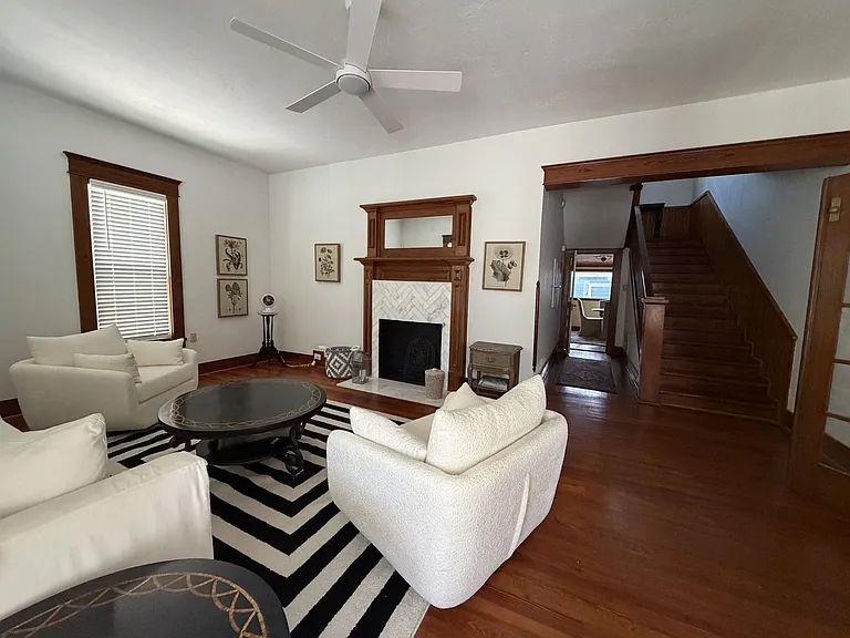 415 W Franklin St — Photo 3