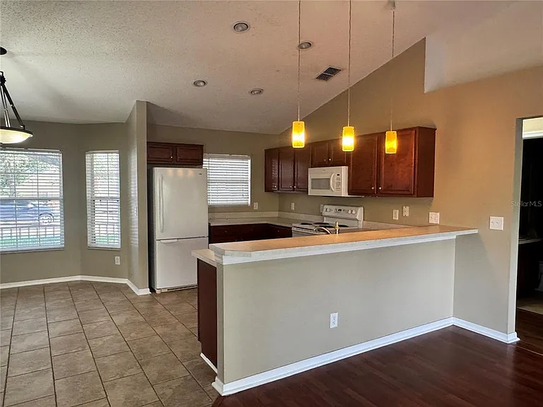 918 Cork Oak Ln — Photo 4