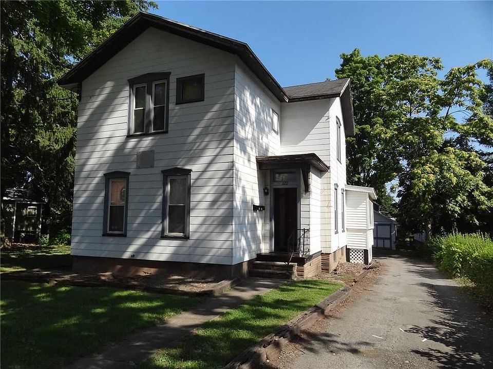 1st image of 122 Monroe Ave