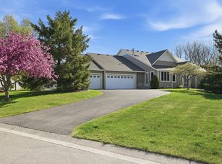 8821 Stonebrooke Ct, Woodbury, MN 55125