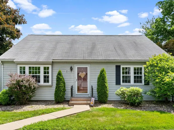 10 Canborne Way, Suffield, CT 06078