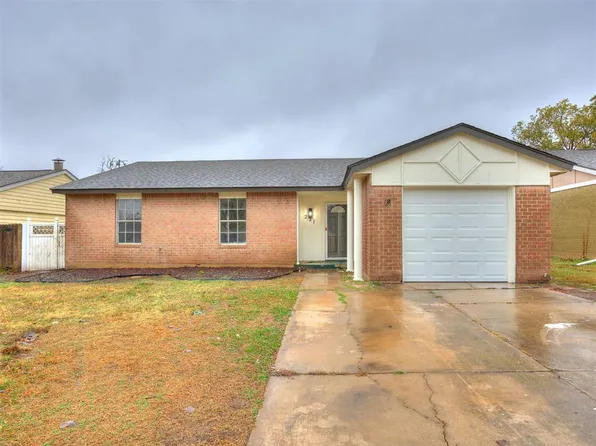 221 N English Dr, Moore, OK 73160